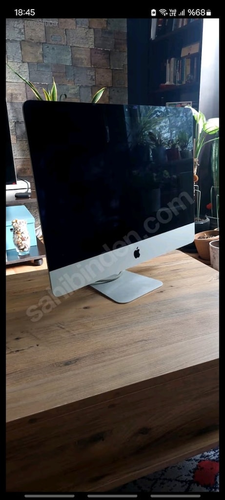 Apple iMac 21.5” (2015) – Intel Core i5, 8 GB RAM, 1 TB SSD - 4