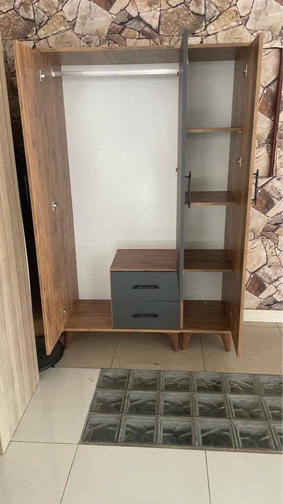 3 kapaklı elbise dolabı - 2