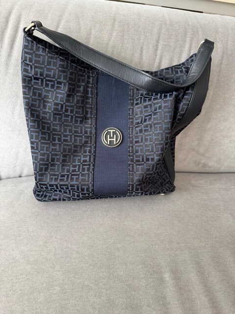 Tommy Hilfiger TH Monogram Omuz Çantası