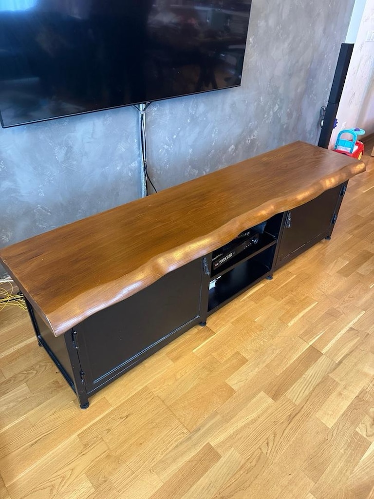 Masif Ahşap Üst Tabla Metal TV Ünitesi – Özel Yapım Çok Sağlam