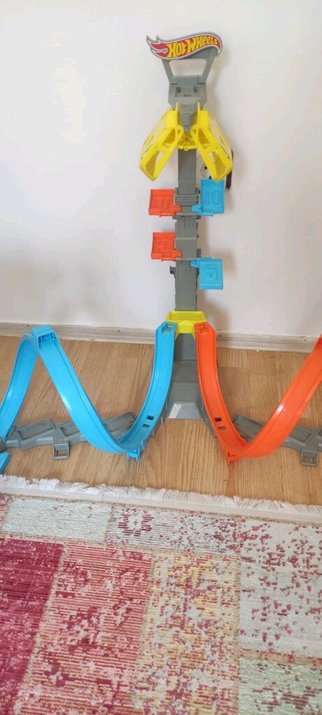 hot wheels dikey uçuş heyecanı yarış seti. - 2