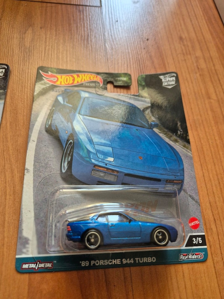 Hot Wheels premium realriders Car Culture Canyon diecast set - 4
