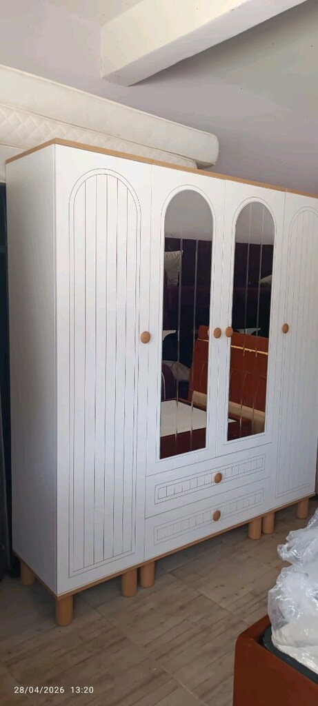 4 kapalı Elbise dolabı 180/200 cm'lik ölçü aynalı lüks modeli - 5