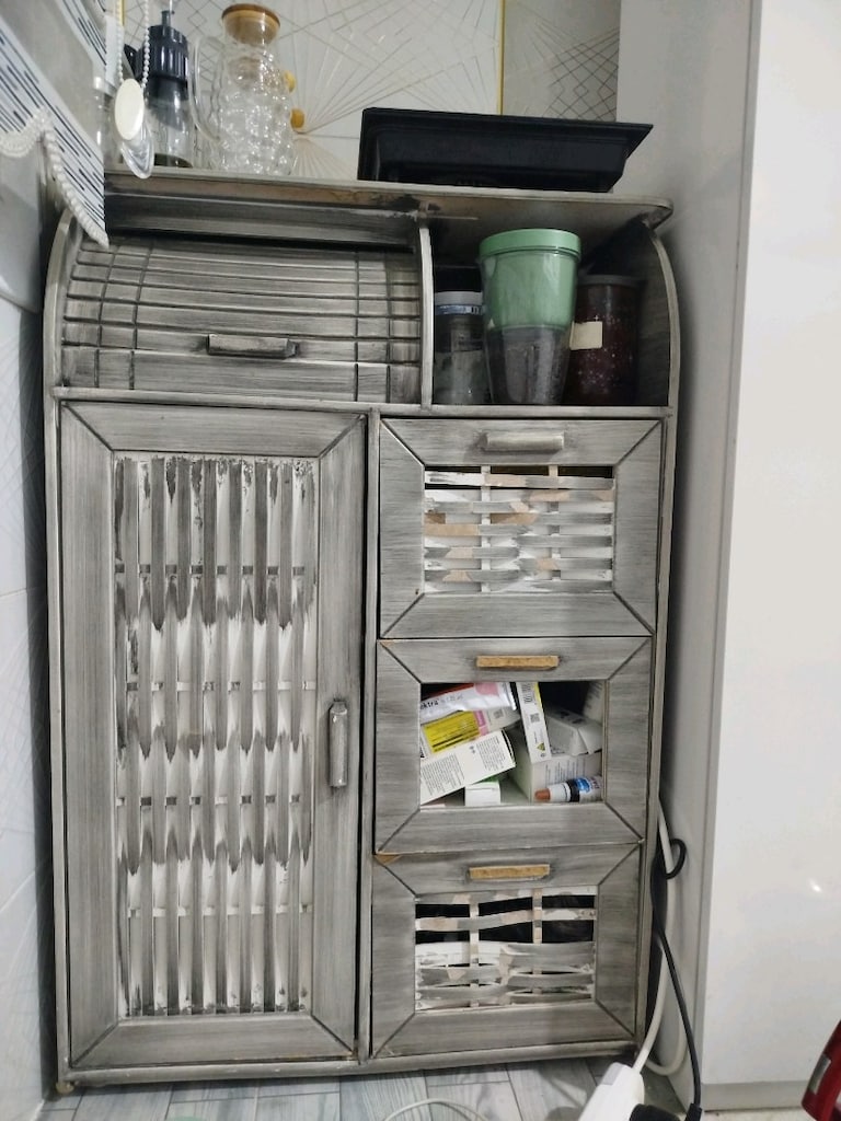 Mutfak gereçleri Ekmeklik raflı dolap - 2