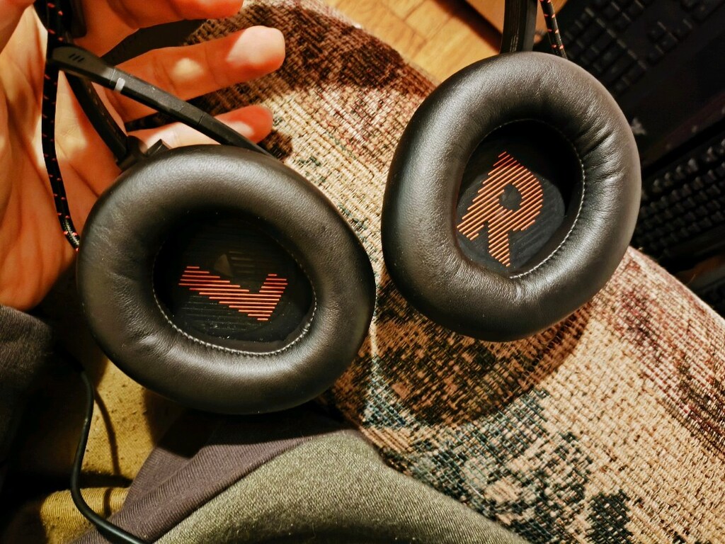 JBL Quantum 600 - 8