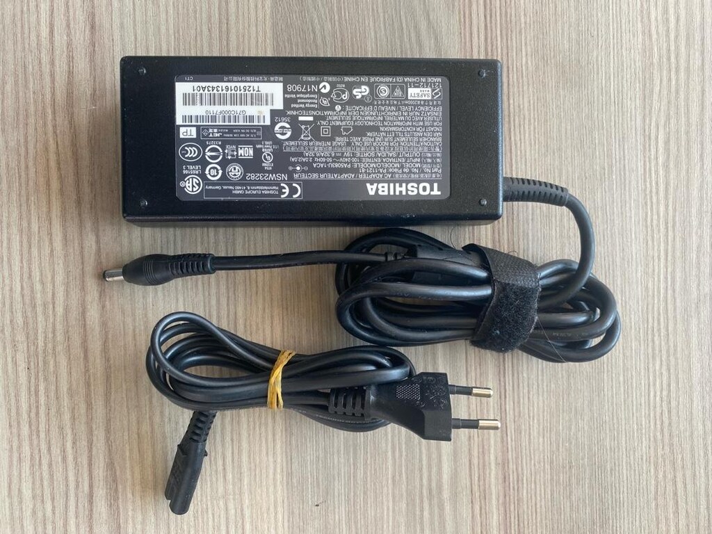 Toshiba 19V 6.32A (120W) Adaptör - PA-1121-81 - 4