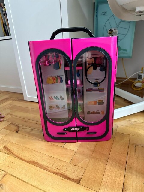 barbie muadili bir markada gardirop