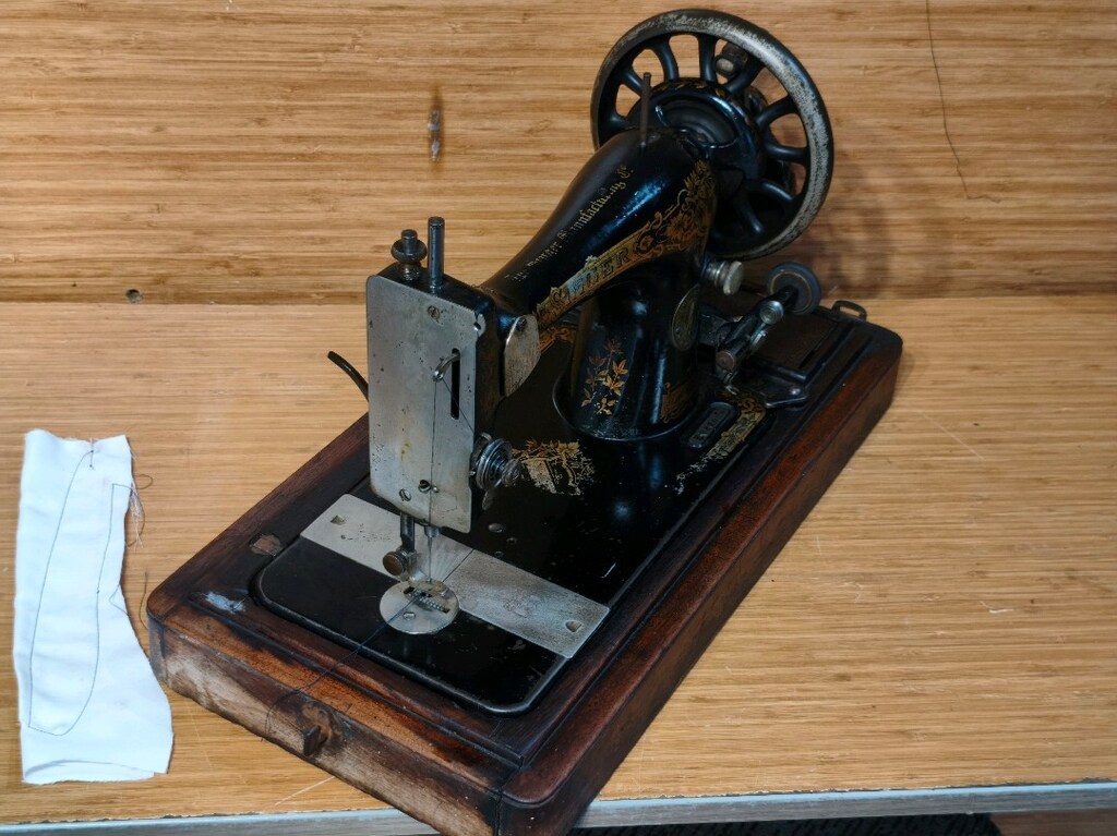 1900 yılı yapımı antika Singer dikiş makinesi - 4
