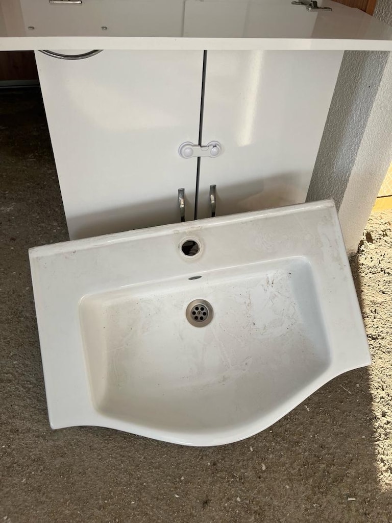 BANYO DOLABI + LAVABO - 3