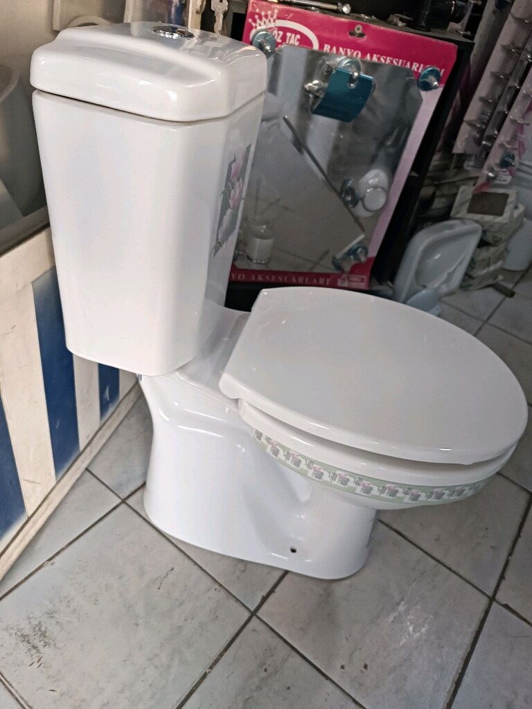klozet takımı desenli ikinci el kaliteli markası İdevit tam takım - 3