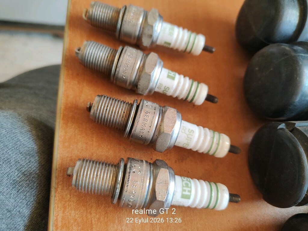 SIFIR Orijinal Vosvos Buji Seti (4 Adet Bosch W7CC + 4 Adet Pipo Kılıf - 2