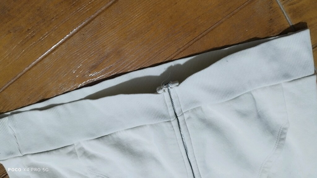 #Zara krem renk sweat..Fermuar sıkıntılı...Eni çekilince 50 Boy 57??? - 5