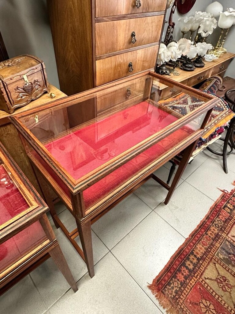 Masif ahşap camlı teşhir masası - 2