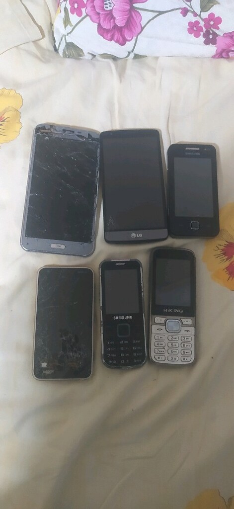 6 adet Telefon - 9