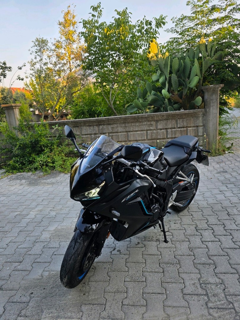 2023 Cbr 650 R 7100 km - 6