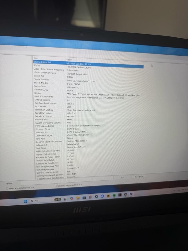 MSİ Bravo 17 D7V 4060 laptop