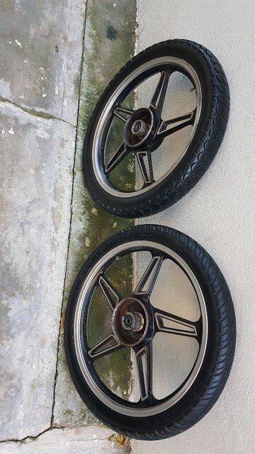 17 " motosiklet ön ve arka