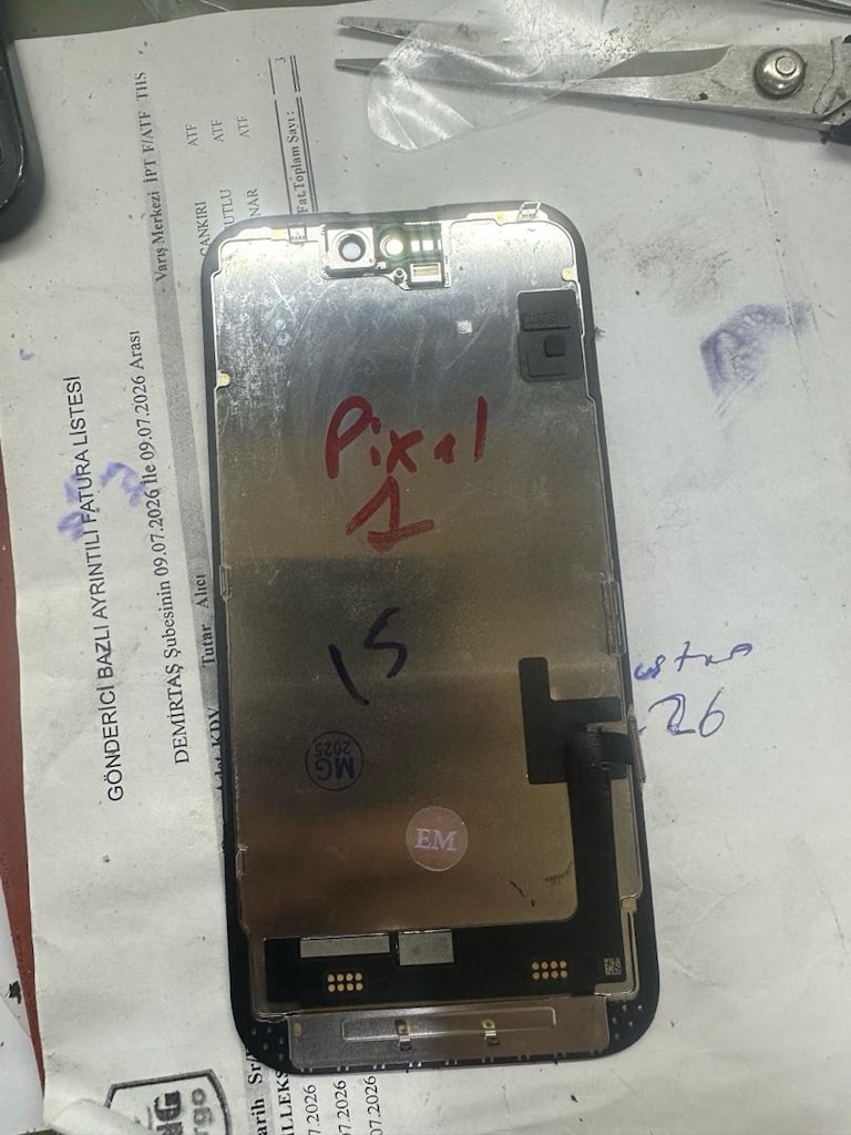 iPhone 15 orjinal çıkma pixelli ekran - 5