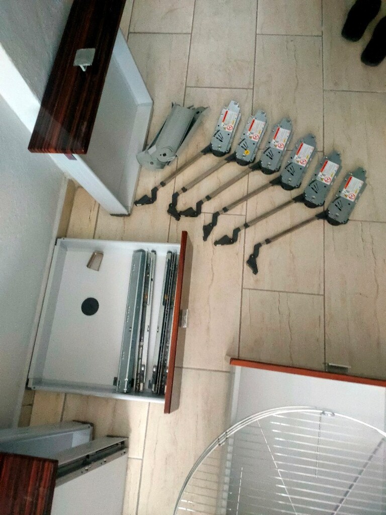 BLUM marka kalkar kapak mekanizması 6 adet ve 5 adet çekmece yine aynı - 19
