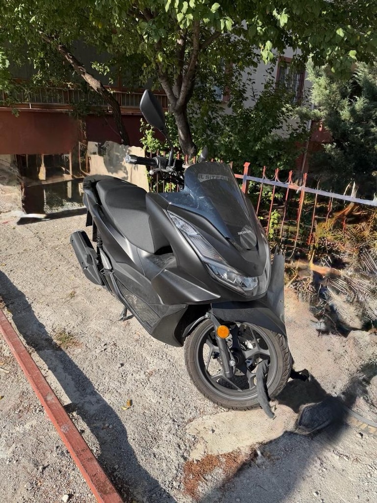 Pcx125 24 model 15xxx km takas kapalı - 2
