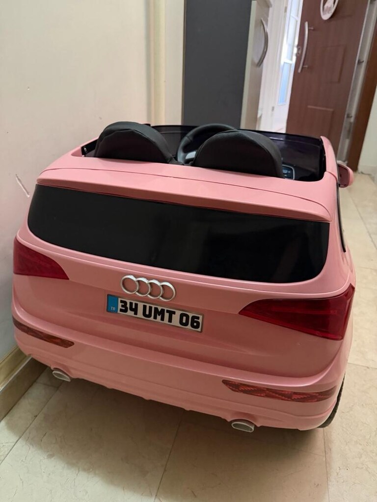pembe akülü Audi - 2