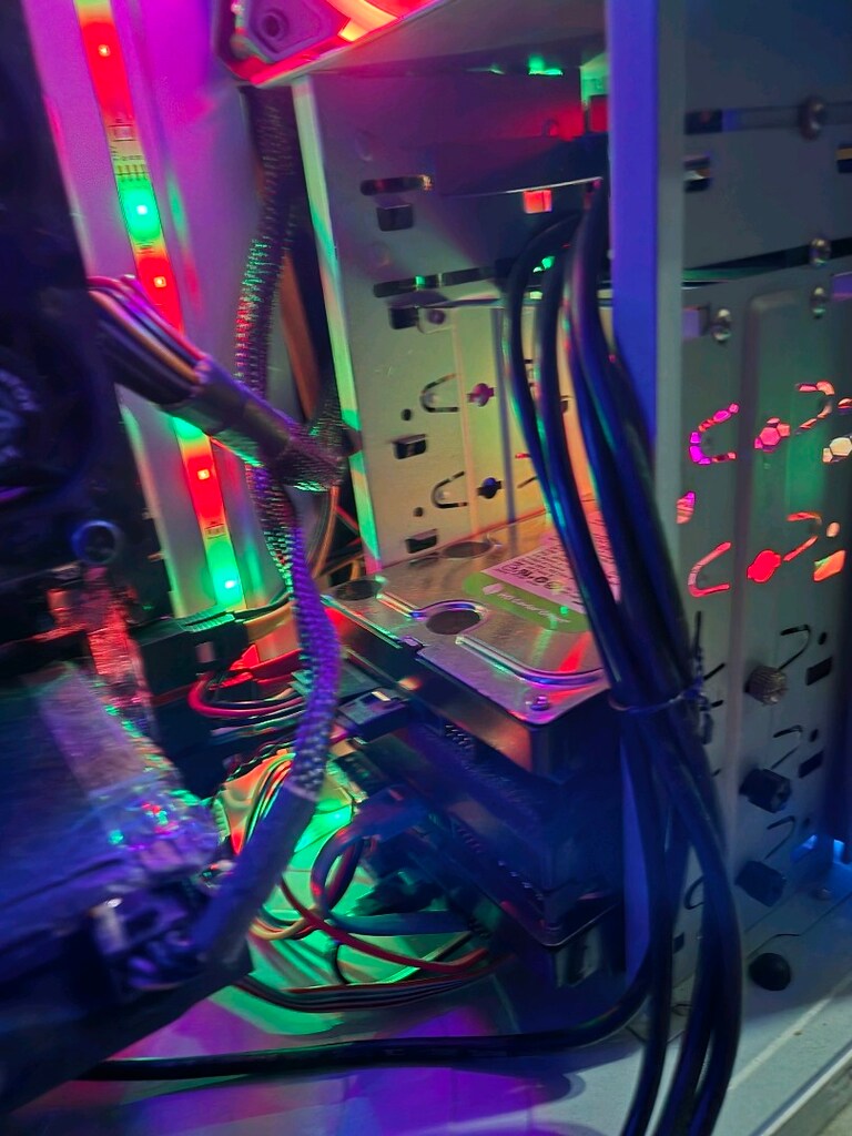 AMD FX (tm) -6100 six - 3.30 GHz NVIDIA GeForce GTX 950 2 gb - 10