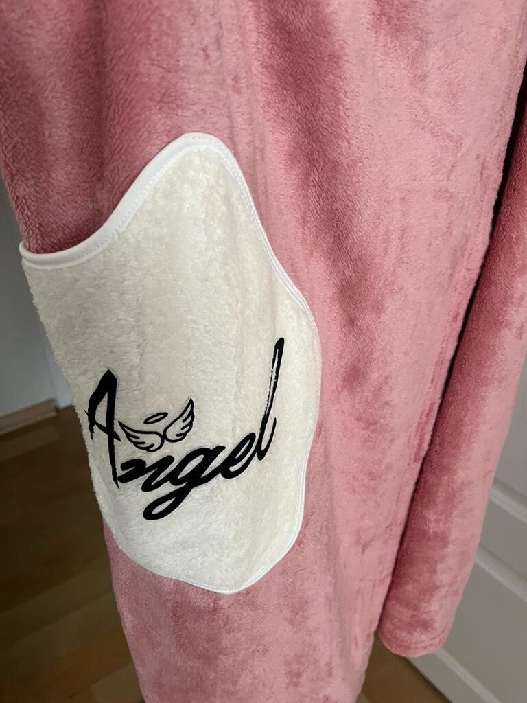 plaj havlusu pembe ve gri renkleri mevcut - 4