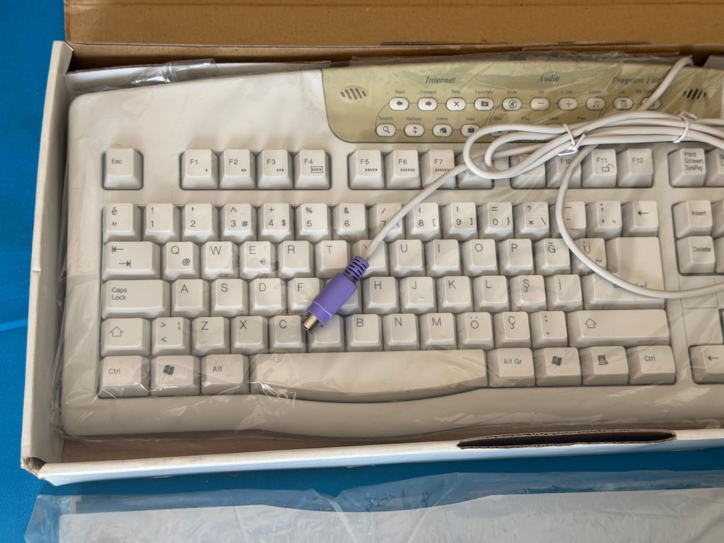 Yönsis Multimedia Vintage Keyboard (Sıfır Kullanılmamış) - 2
