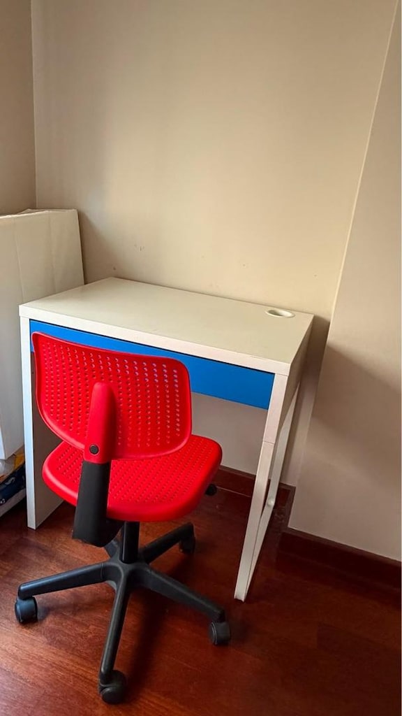 IKEA Çocuk dolabı ve sandalye - 2