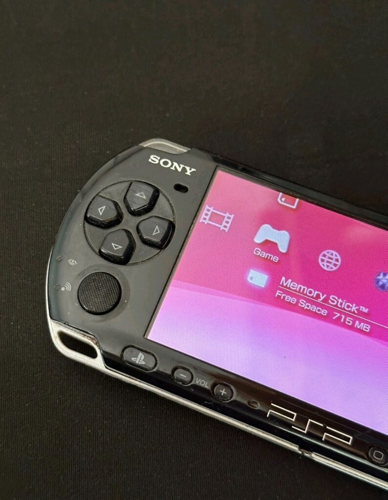 SONY PSP SLİM 32 GB + 55 TANE OYUN YÜKLÜ TEMİZ CİHAZ SORUNSUZ ÇALIŞIYO - 3