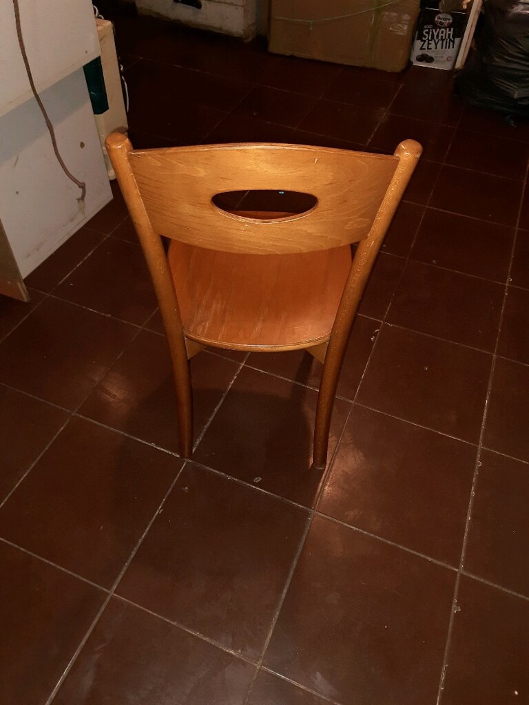 ahşap sandalye 1 adet var. - 3
