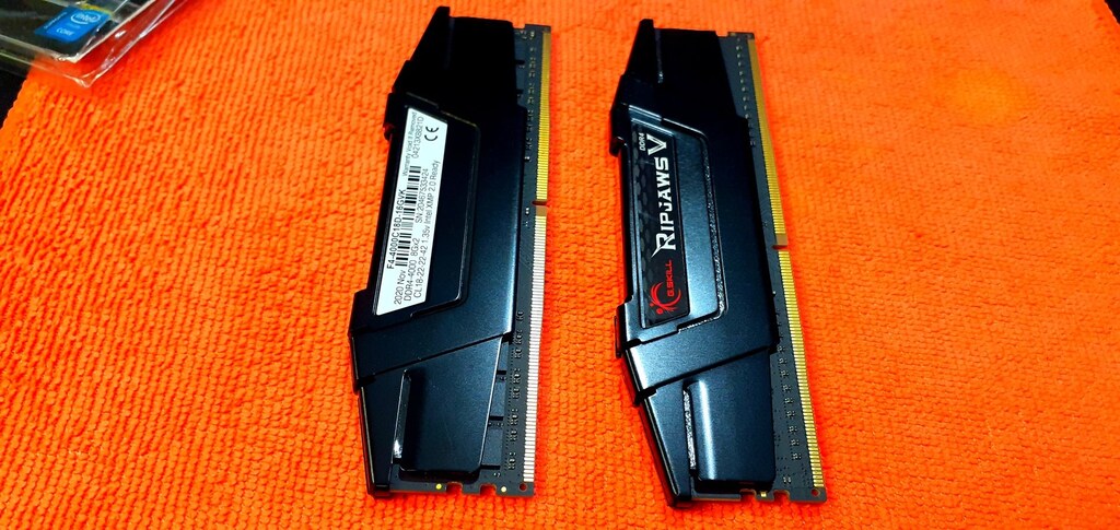 G.Skill Ripjaws V 4000MHz 16GB (2x8) CL18 F4-4000C18D-16GVK DDR4 Ram - 10