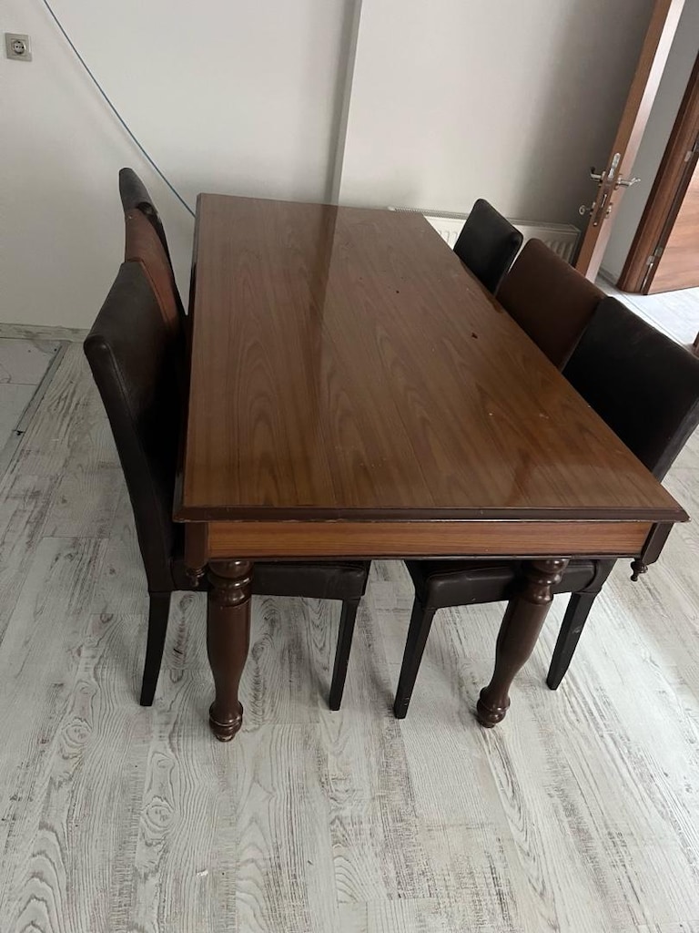 ÜCRETSİZ yemek masası ve 6 sandalye - 5