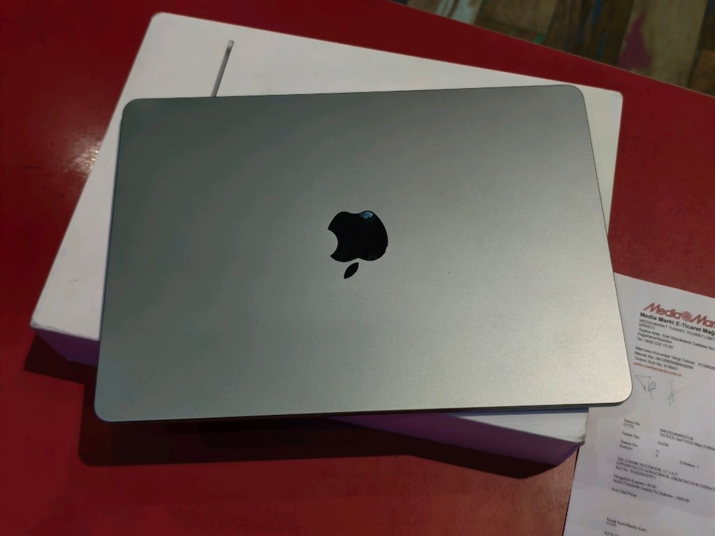 Macbook Air M3 8/256 Ekran Piksel Sorunu Harici Sıkıntısız - 2