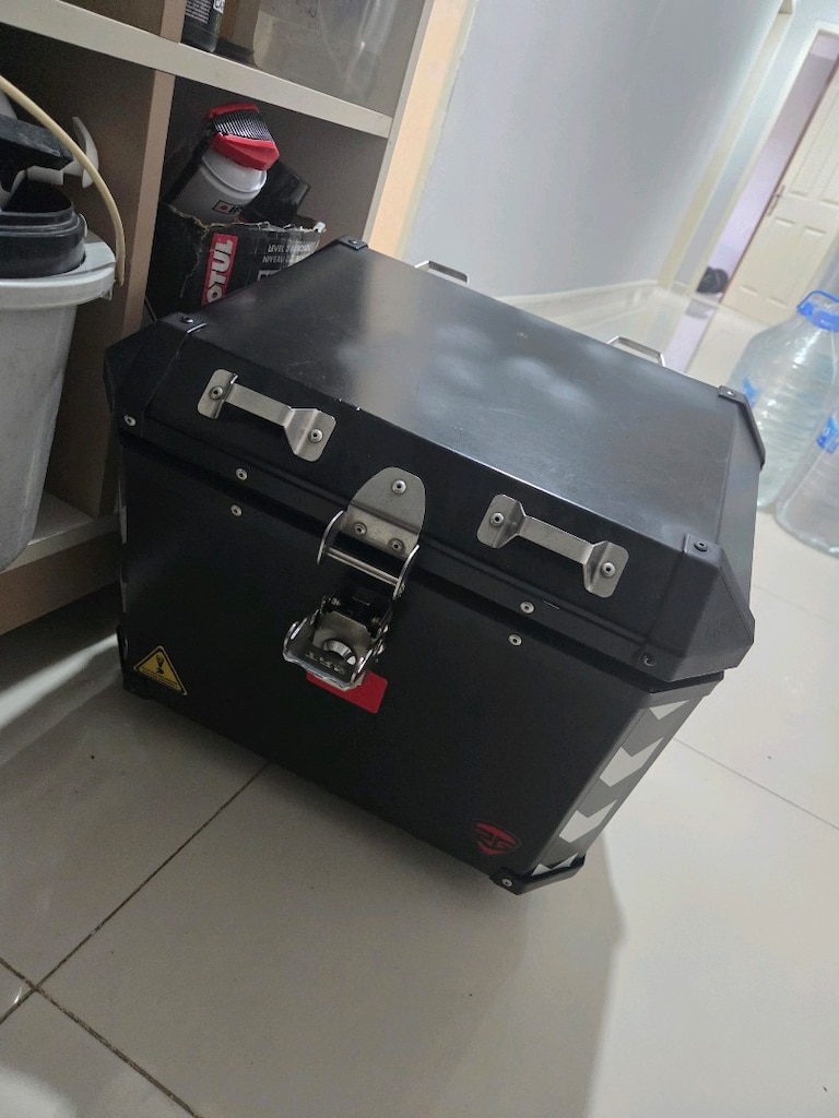 MOTOSİKLET TOPCASE KUTU ÇANTA VE 2 TANE YAN ÇANTA