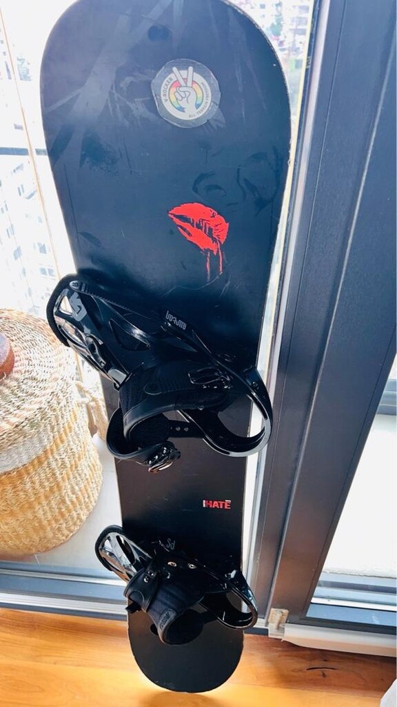 Burton Hate Snowboard + Burton Freestyle Bağlama + Burton Çanta