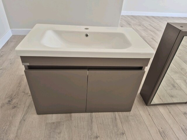 BIANI Marka Aynalı Banyo Dolabı (Lavabo dahil)