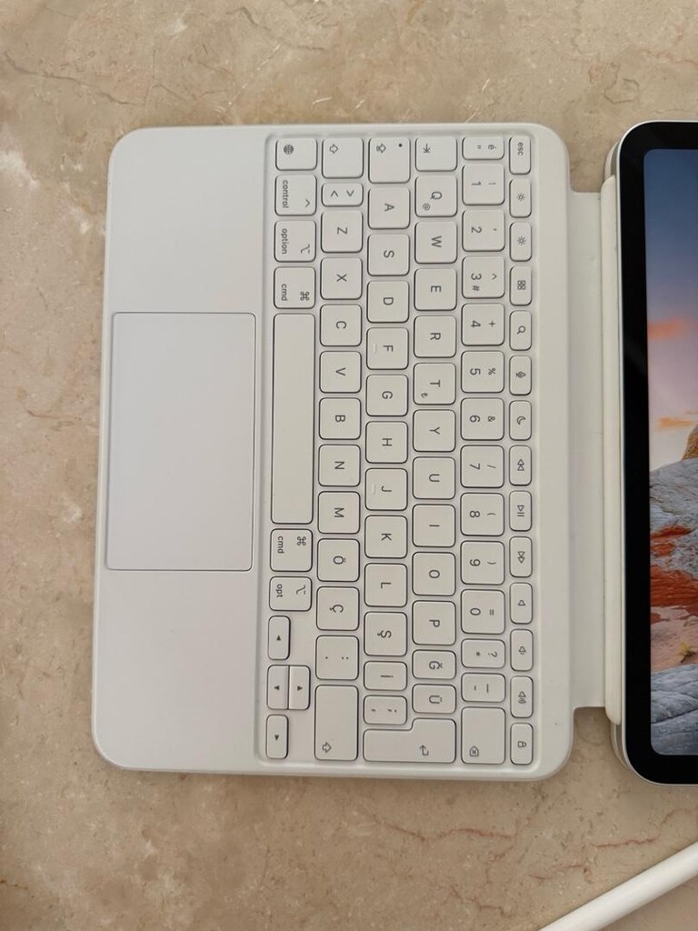 Neredeyse Hic Kullanilmamis Ipad 10 Nesil Klavye Set - 10