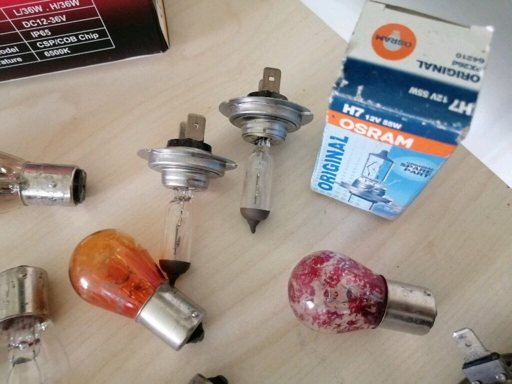 Araç far ampulü ve sinyal ambulleri resimde olan zenon far ampulü - 5