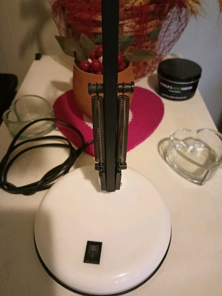 Akrobat 360 derece beyaz masa lambası. - 5