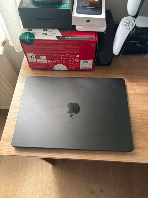 Macbook Pro M5 512SSD 16GB RAM ACİL SATILIK