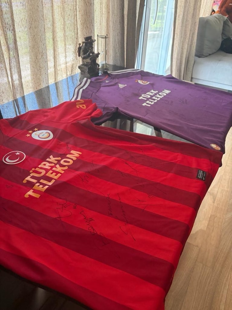 Galatasaray İmzalı Orijinal Formalar (2009-10 & 2013-14)Bu Fiyata Yok