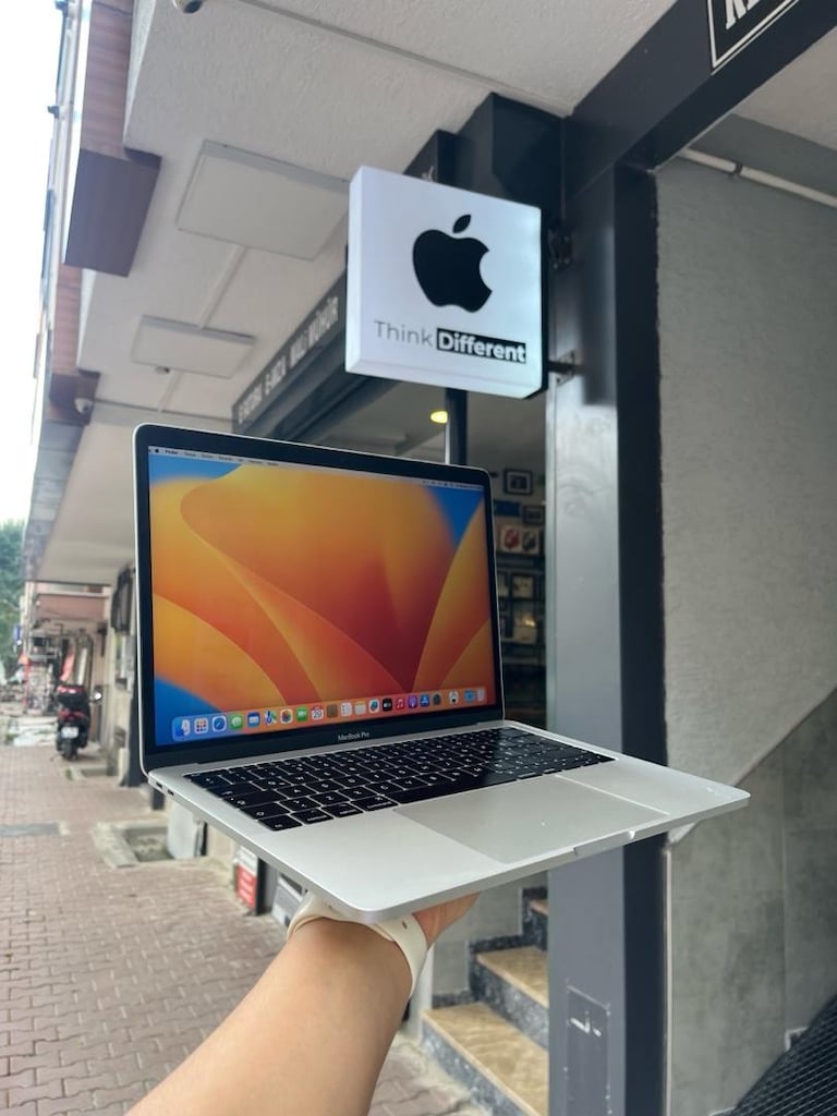 MacBook Pro 13" (A1708) | 8 GB RAM / 128 GB SSD - 2