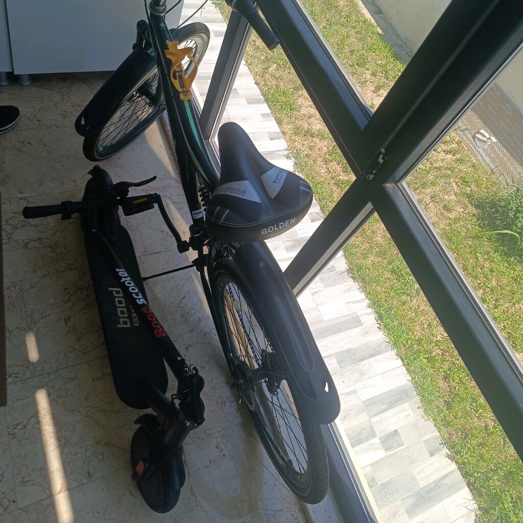 2 elektrikli scooter ve bisiklet. açıklamayı okuyun - 3