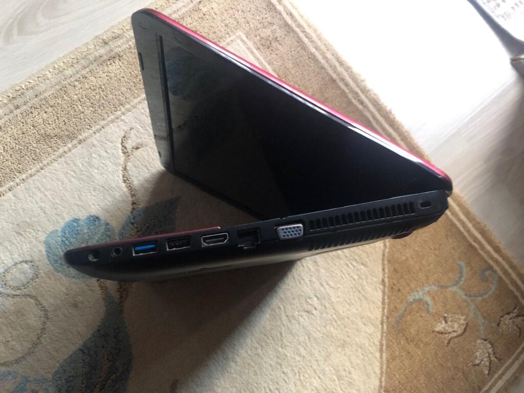 TEMİZ TOSHİBA LAPTOP -240 GB SSD 4 GB RAM 1.5 GB EKRAN KARTI - 6