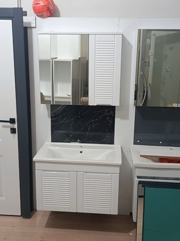 DUVARA ASMALI ULTRA BALON KAPAK BANYO DOLABI SETİ - 2