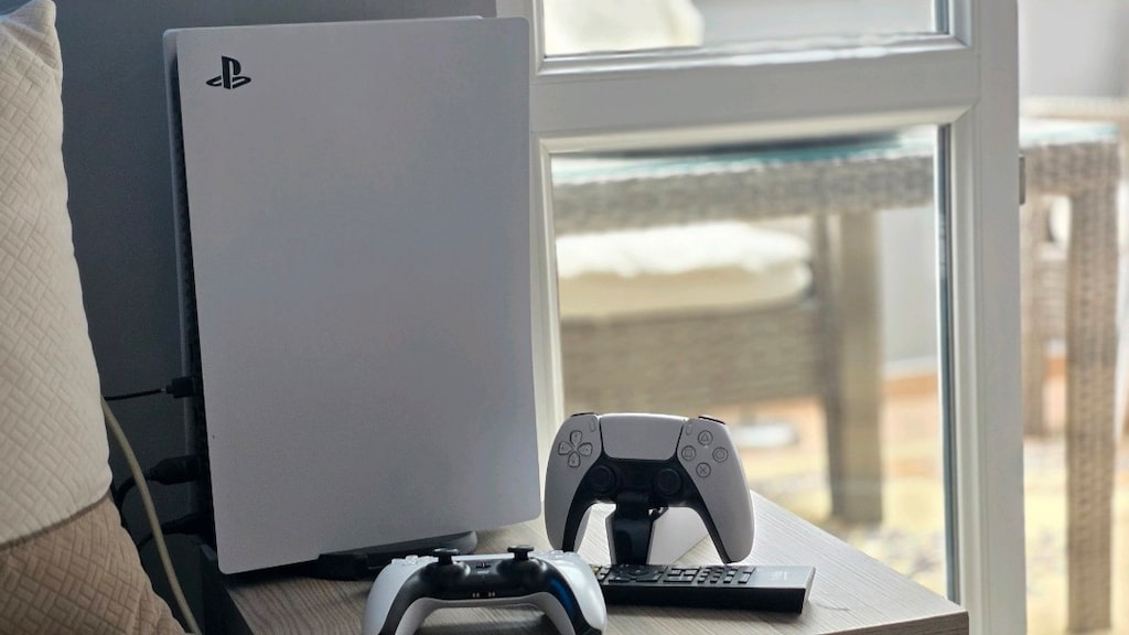 SATILIK PS5 SLIM 1 TB + BEKO 123 EKRAN TV (Hazır Oyun Paketi)