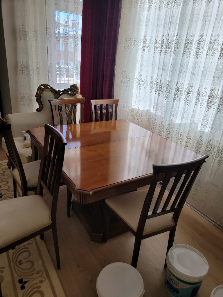 GÜMÜŞLÜK VE YEMEK MASASI - 4
