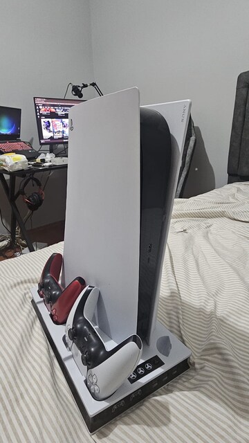 Playstation 5 Dijital+Cd sürümdür. Çift kol ve Şarj stanı Dahildir!