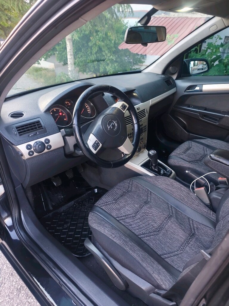 Opel Astra H kasa SW - 9
